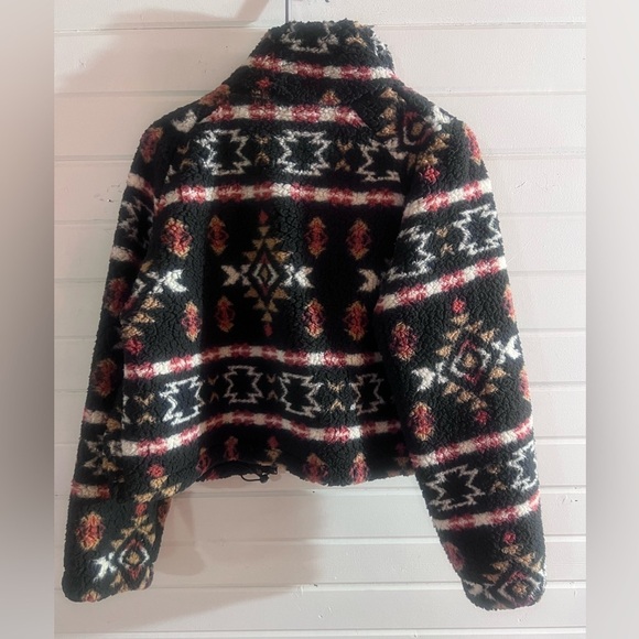 Woman’s love tree brand sweater - Picture 3 of 4